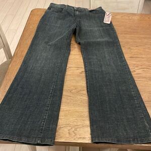 ZENIM STRETCH CLASSIC JEANS.  NEW WITH TAGS.
